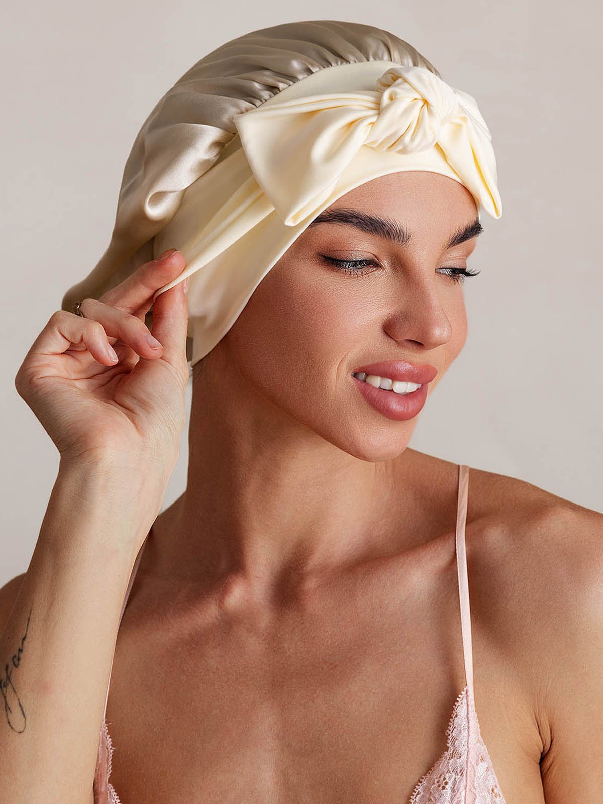 Nuvero PureSilk Bowknot Tie Bonnet