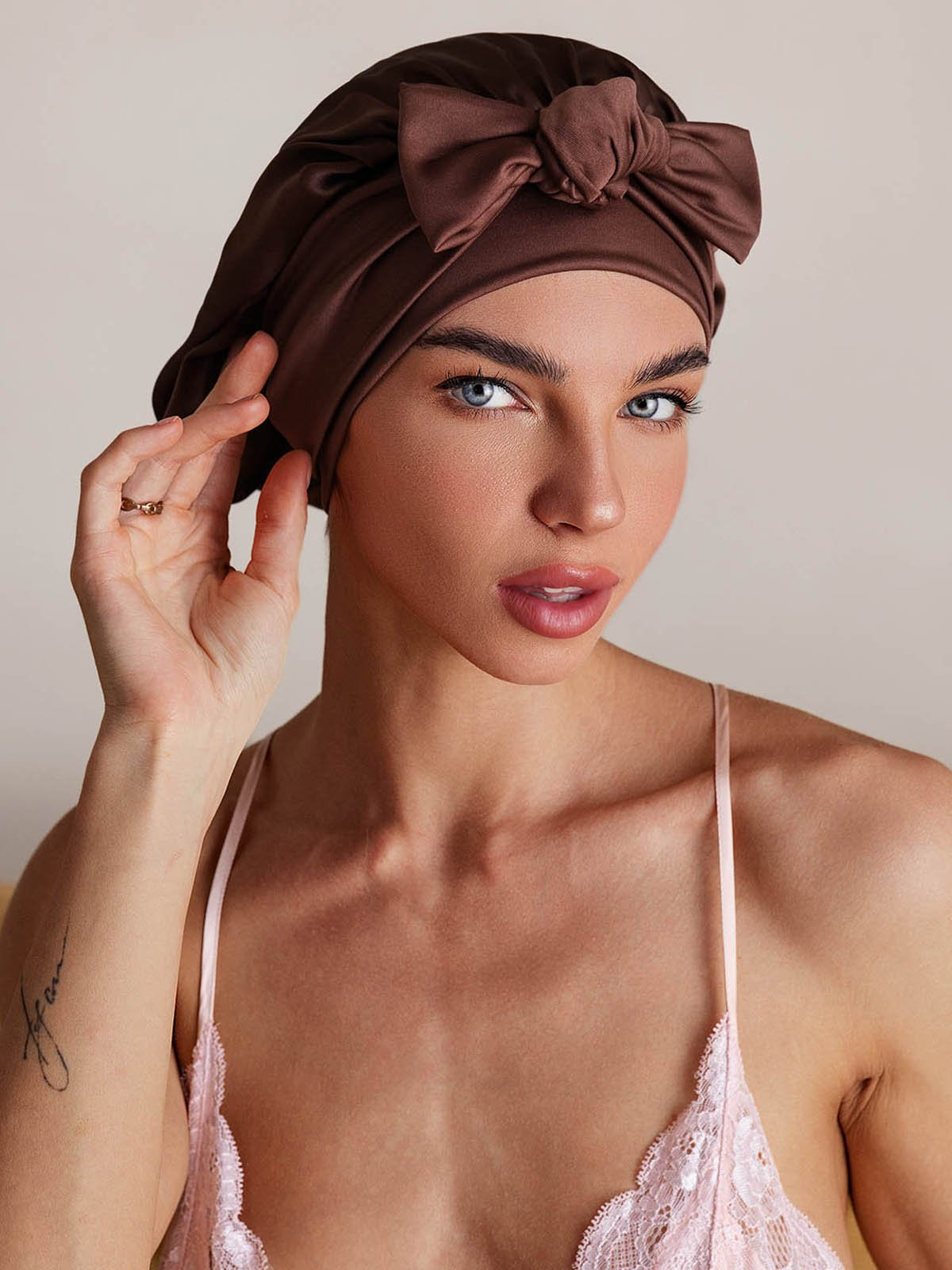 Nuvero PureSilk Bowknot Tie Bonnet
