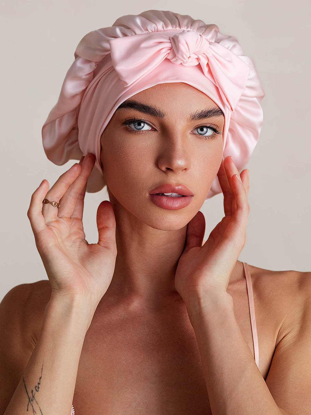 Nuvero PureSilk Bowknot Tie Bonnet